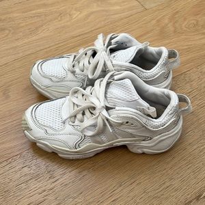 Adidas white osweego sneaker | platform sneakers